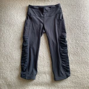 Lululemon Athletica charcoal Gray ruched mesh cropped capri leggings